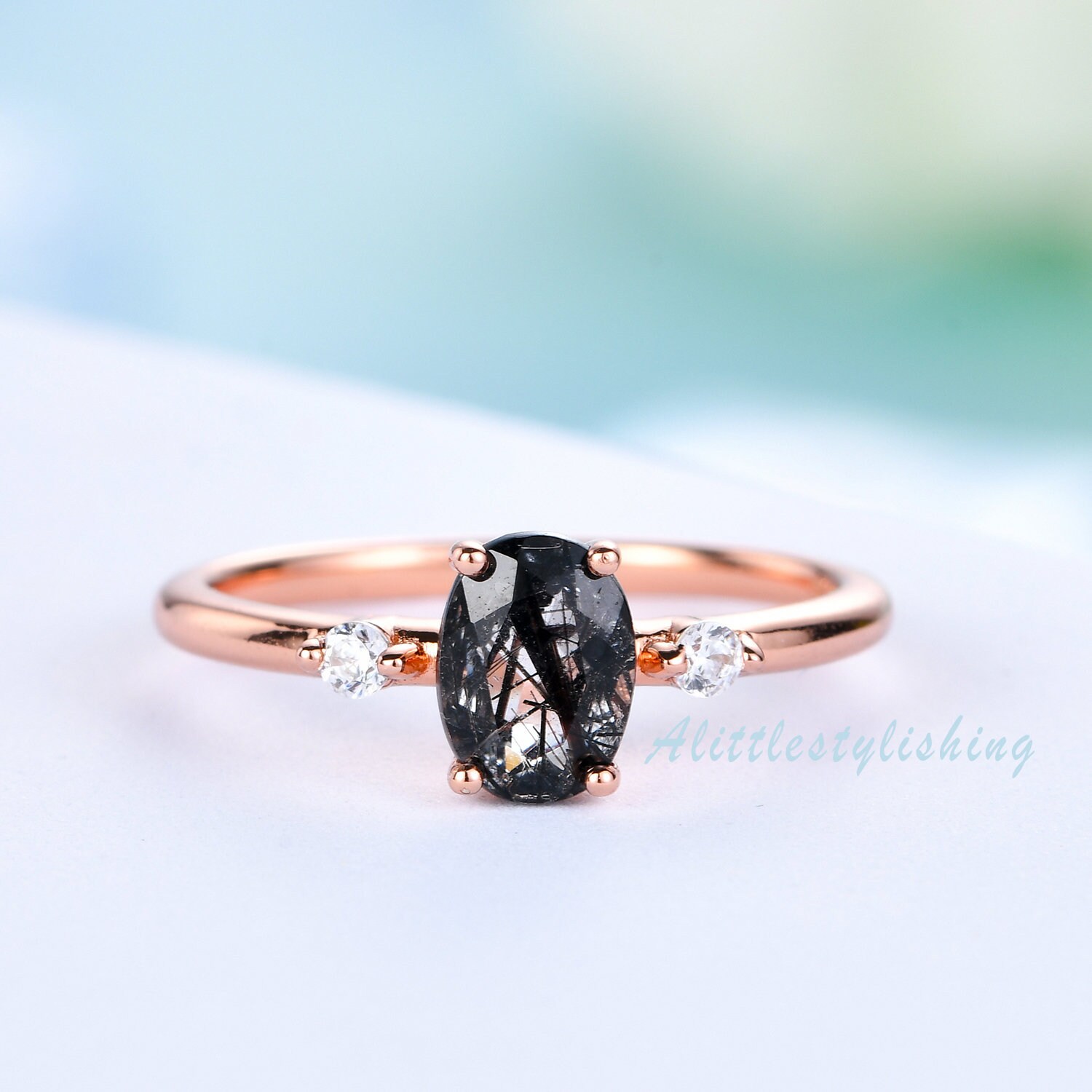 Schwarzer Quarz Rutil Verlobungsring Moissanit Drei Stein Design 14K Rosegold Ring Frauen Hochzeitsring Jahrestag von Alittlestylishing