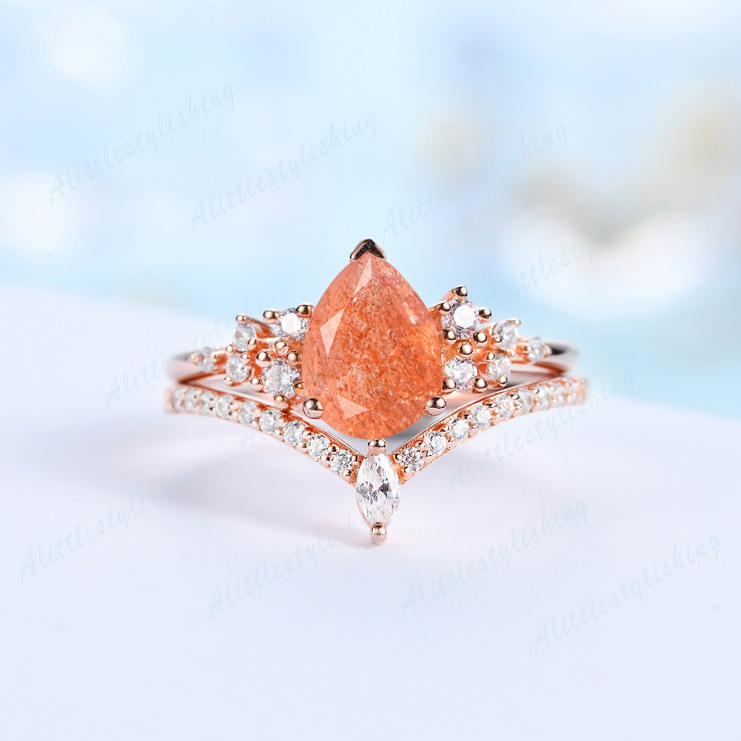 Tropfen Sonnenstein Verlobungsring Roségold Ring Unikat Moissanite Ehering Marquise Band Stack Set von Alittlestylishing