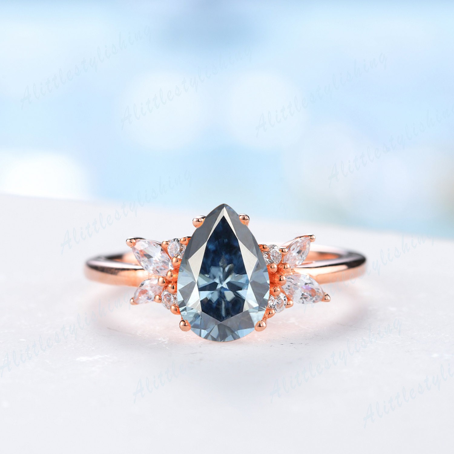 Vintage Pear Cut Grau Blau Moissanit Verlobungsring 14K Rosegold Unikat Ehering Sterling Silber Ring Zierlicher Brautring von Alittlestylishing