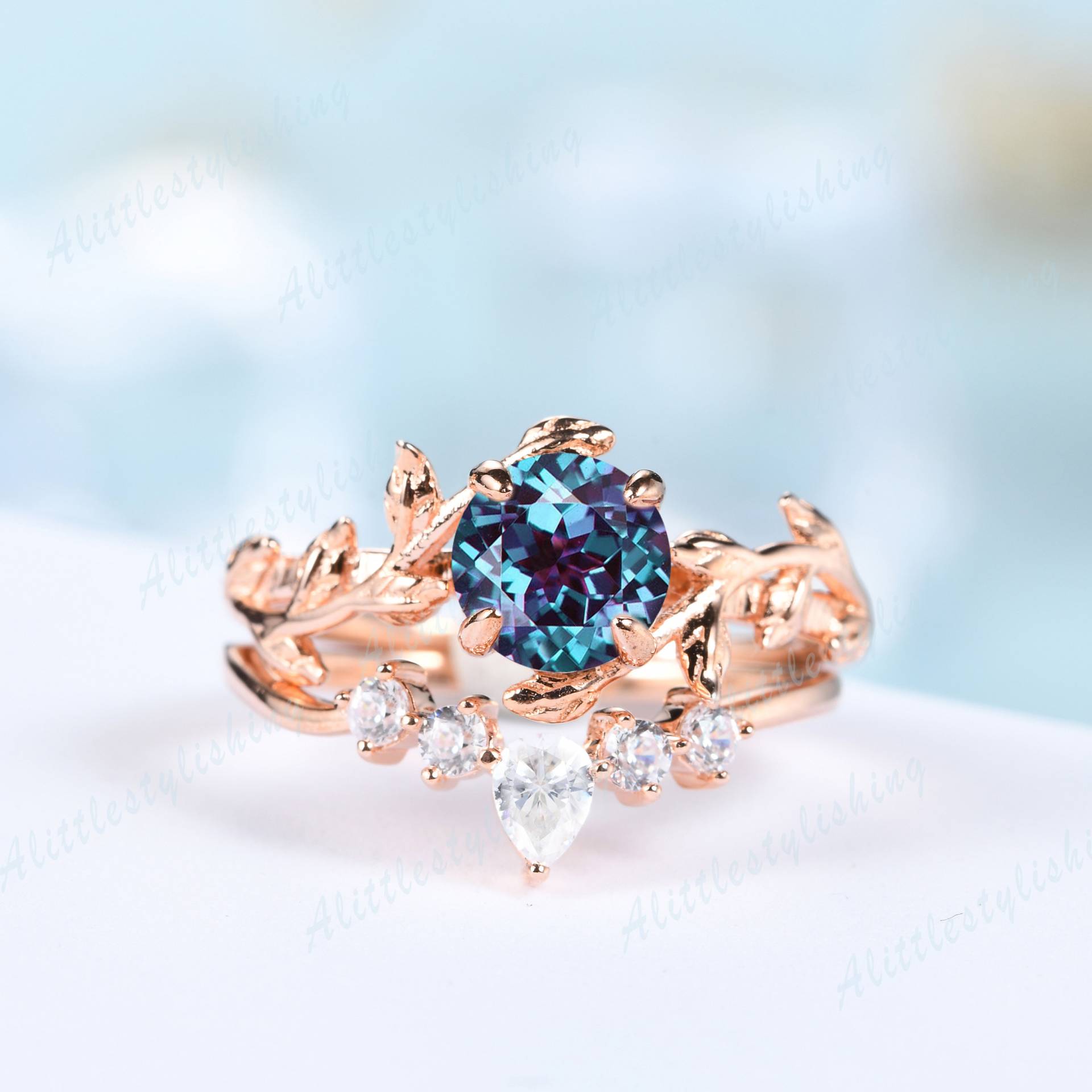 Weinlaub Verlobungsringe Rosegold Alexandrit Für Frau Zweig Trauringe Set Unikat Vintage Brautschmuck von Alittlestylishing