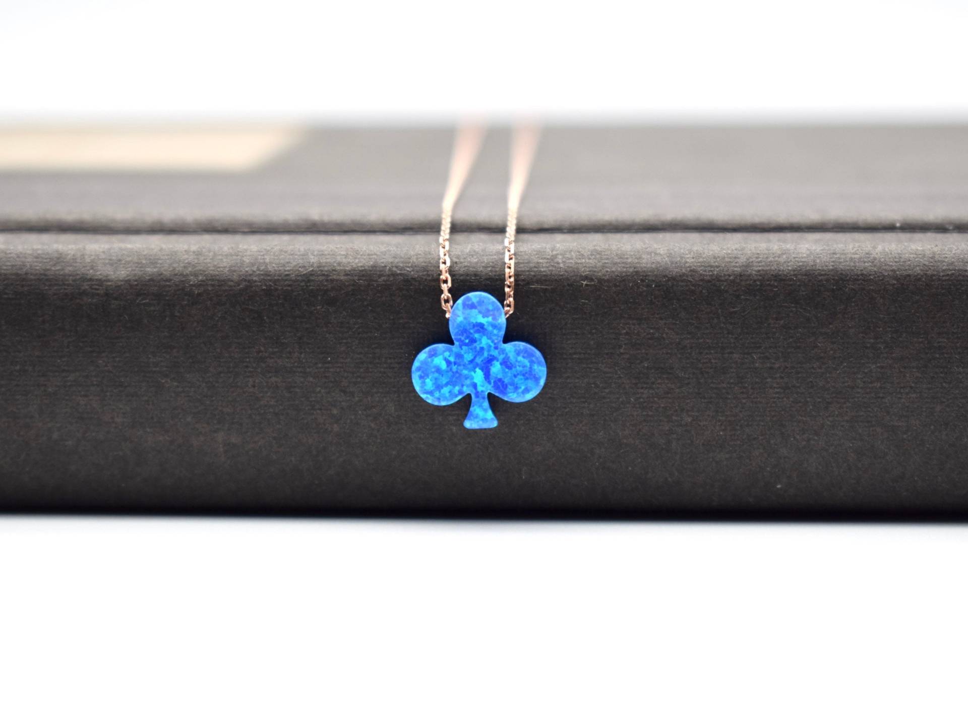 Blauer Opal Kleeblatt Halskette, Club Niedliche Blaue Geschenk Für Sie, Minimal Halskette von AliveAccessories