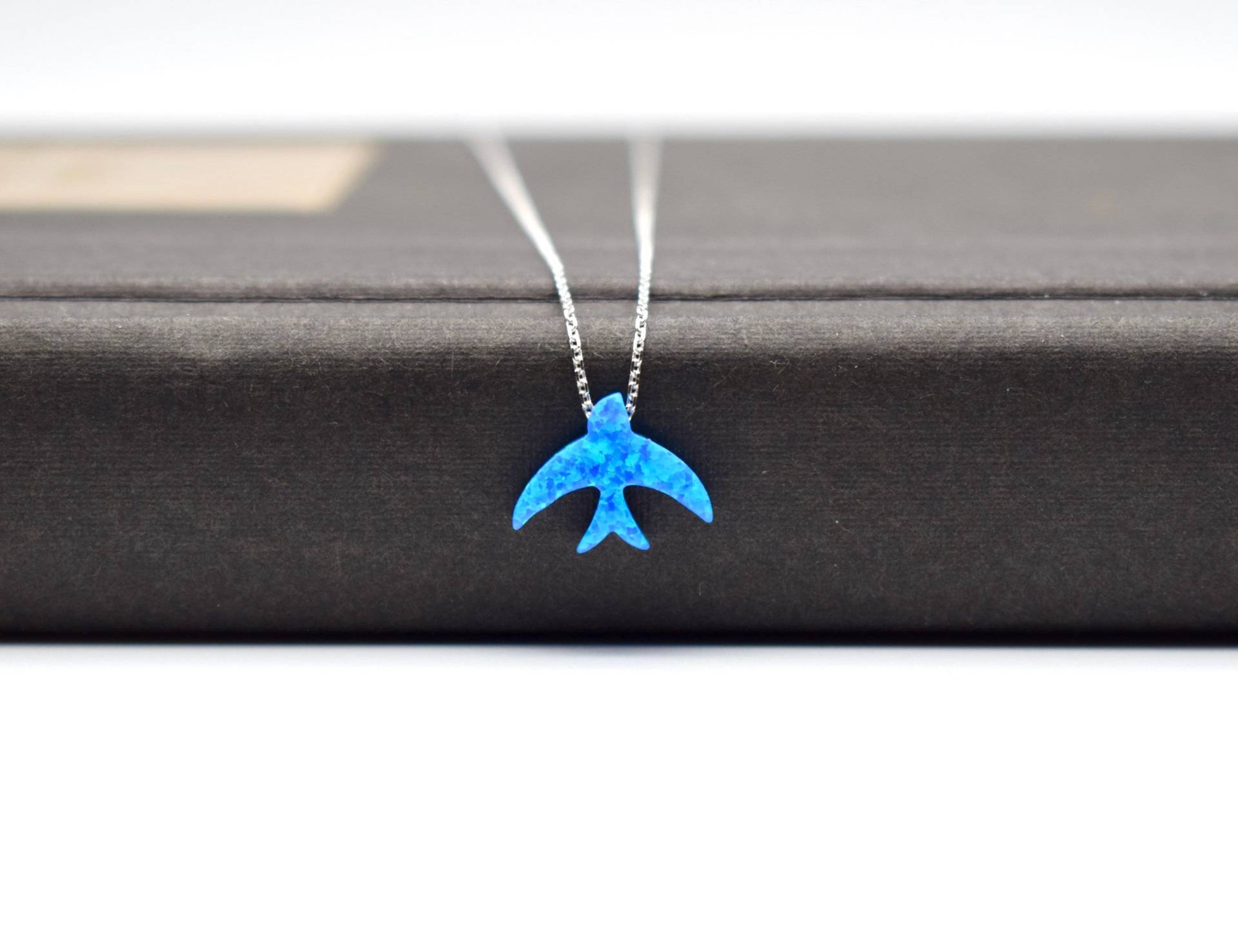 Silber Blaue Opal Schwalben Halskette, Vogel Süße Tier Geschenk Für Sie, Minimal von AliveAccessories