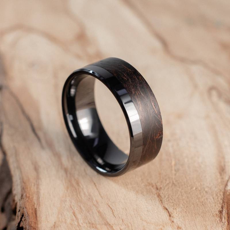Herrenring Aus Titan, Kohlefaser Mit Kupferakzent | Comfort Fit Herrenring Aus Titan, Kohlefaser Mit Kupferakzent | Comfort Fit von AlixCrafts
