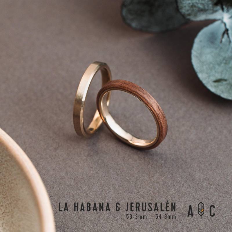 Naturnahes Verlobungsring-Set Aus Walnussholz Mit Passendem Ring Bronze Und Gold - Handgefertigte Holzringe Viel Liebe. Rustikal & Boho von AlixCrafts