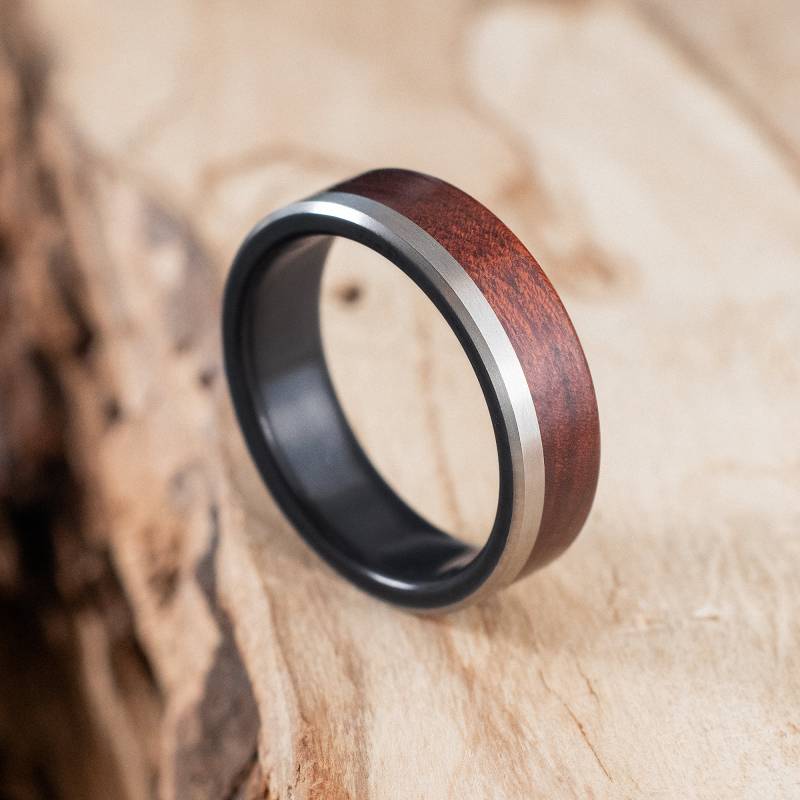 Ring Aus Mopane-Holz Und Titan - Feuergeschwärztes Rustikales Band Ring Aus Mopane-Holz Und Titan - Feuergeschwärztes Rustikales Band von AlixCrafts
