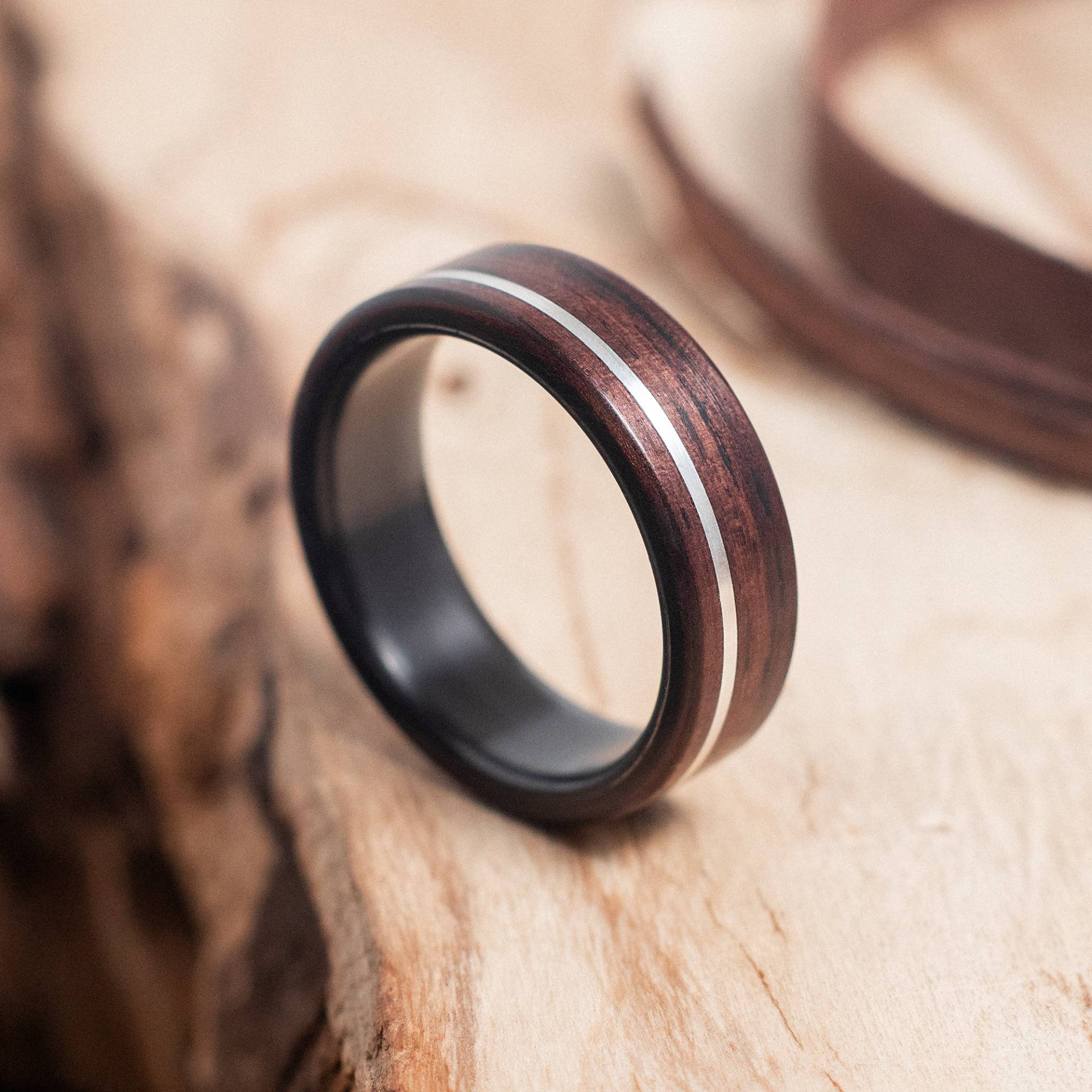 Titancarbid-Ring Und Palo Santo Mit Silberner Linie. Ehering, Verlobungsring. Ring Für Die. Titan-Ring von AlixCrafts