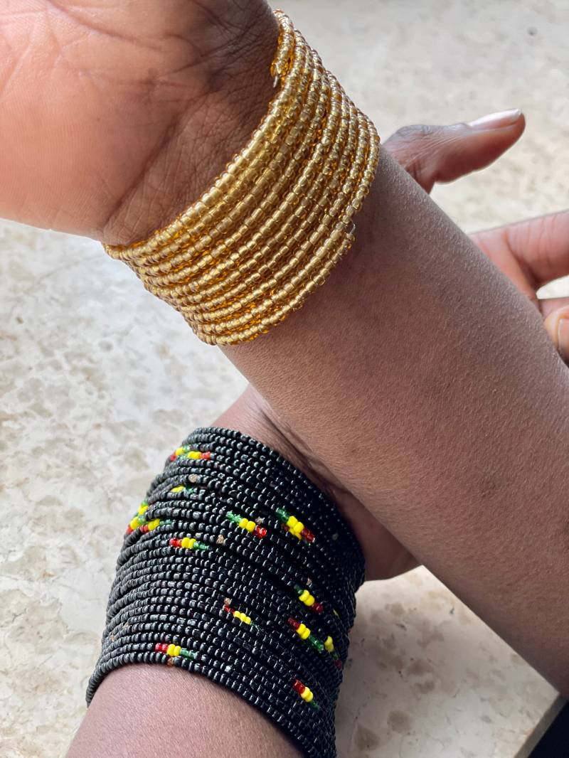 Bungles| Rasta Farian Orientiert| Gold| Perlenbungen Auf Spiralförmigem Metall| Armbänder| Armband von AliyaAfroDesigns