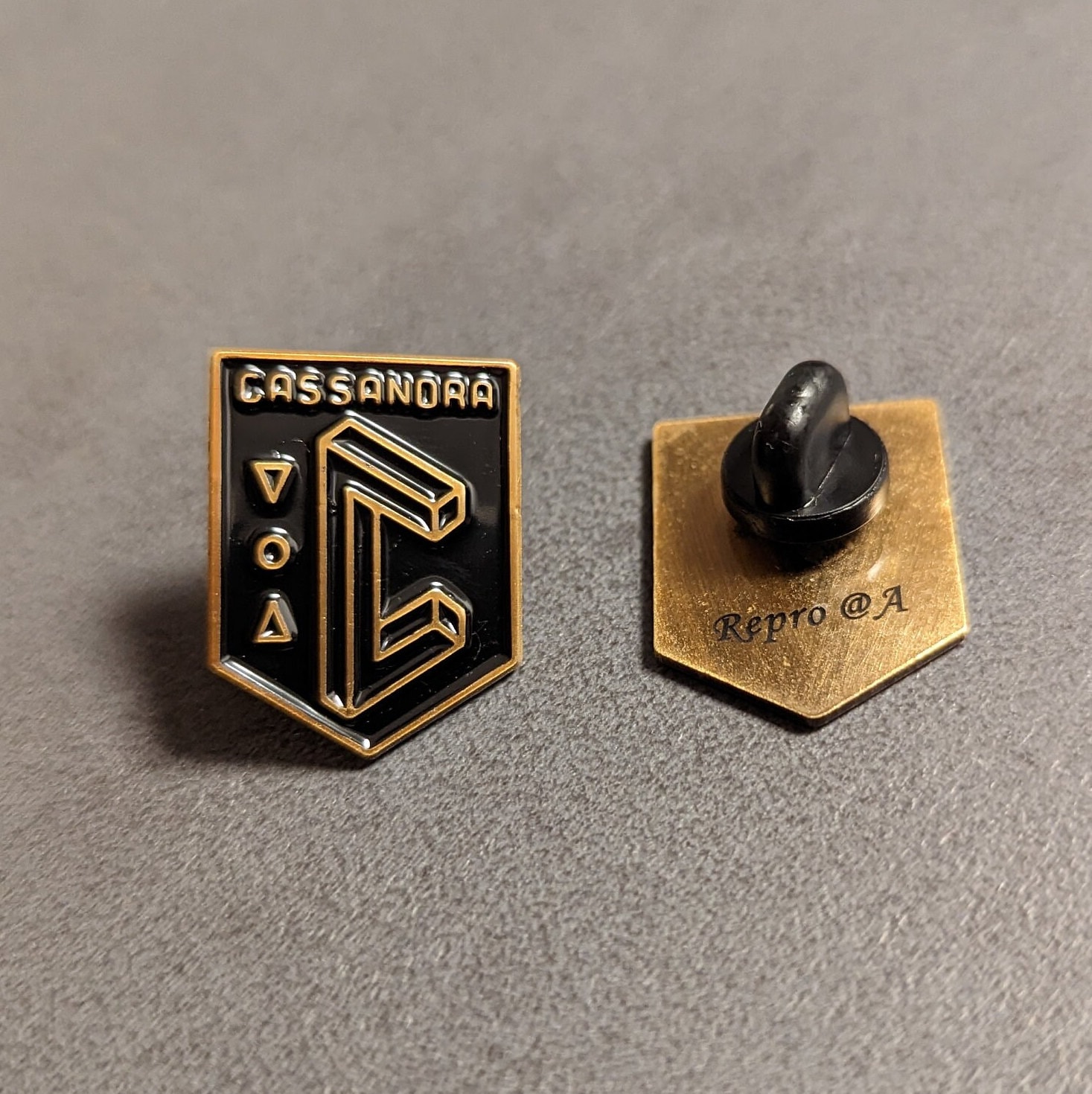 Cassandra Prime Ingress Anomaly Pin Gold Schwarz von AlkaliaSwag