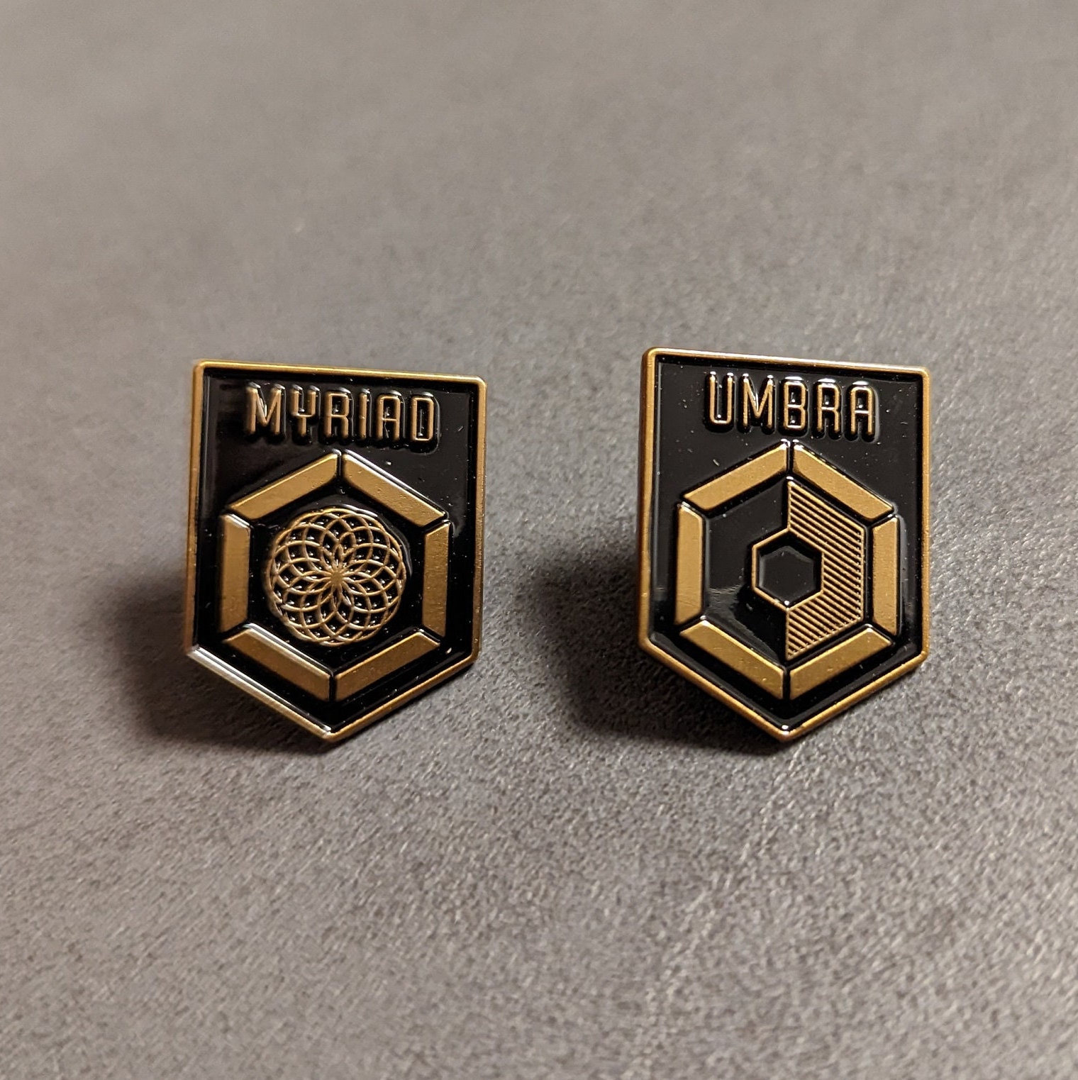Myriad + Umbra Ingress Anomaly Pin Gold Schwarz Nemesis von AlkaliaSwag