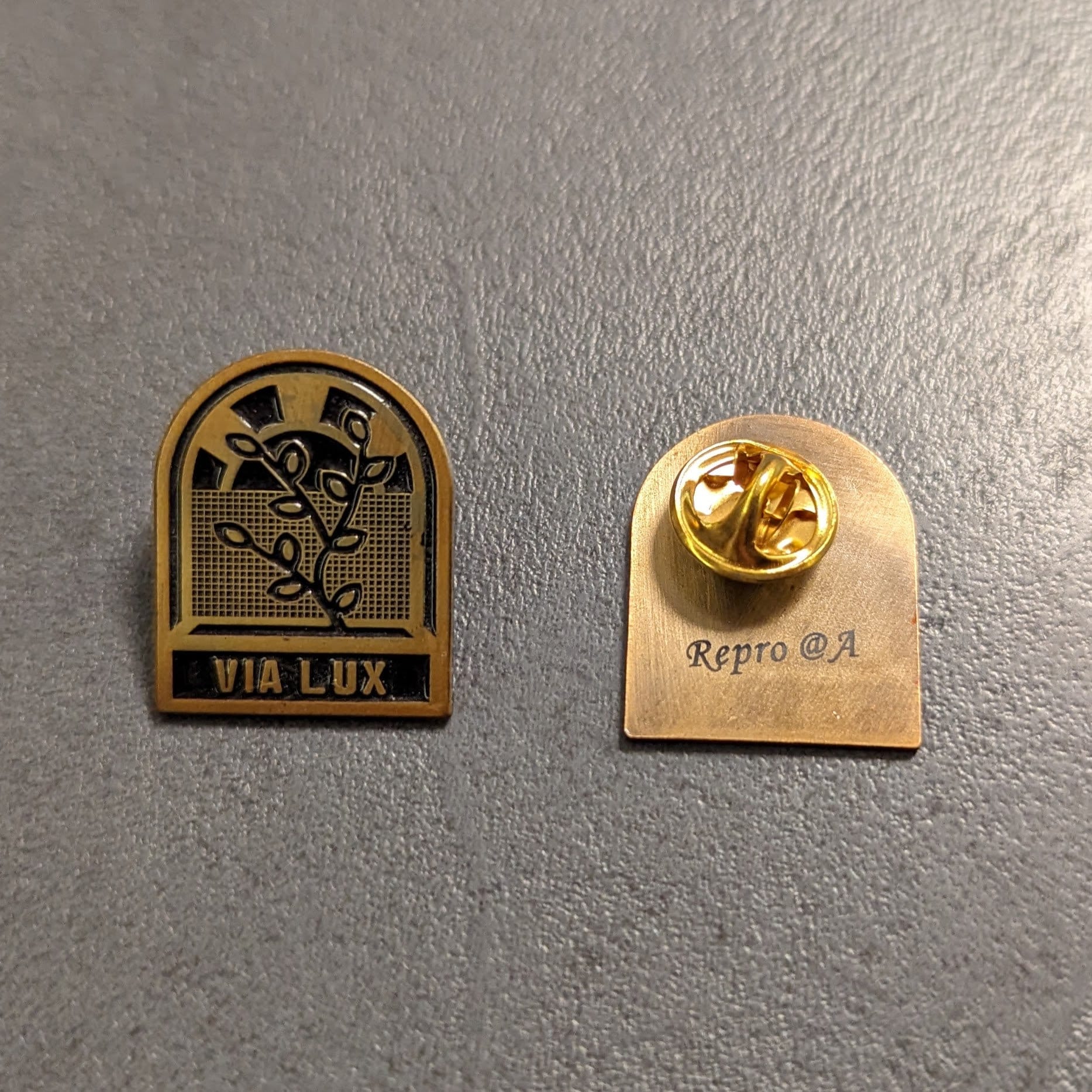 Vialux Ingress Anomaly Pin von AlkaliaSwag