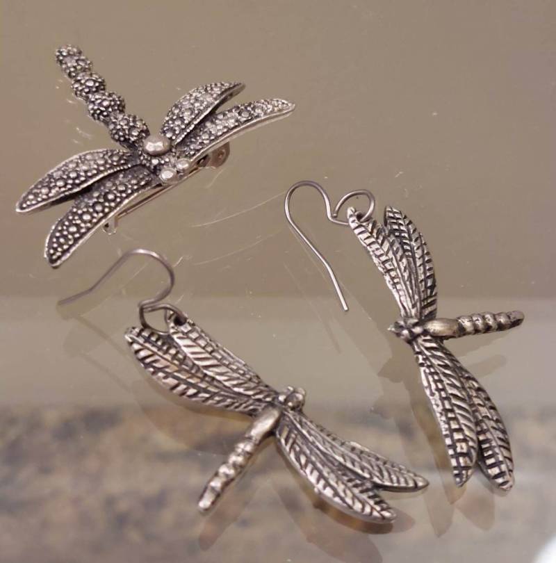 Libelle Vintage Zinn Ohrring Und Brosche Set, Signiert von AlkaraDesigns