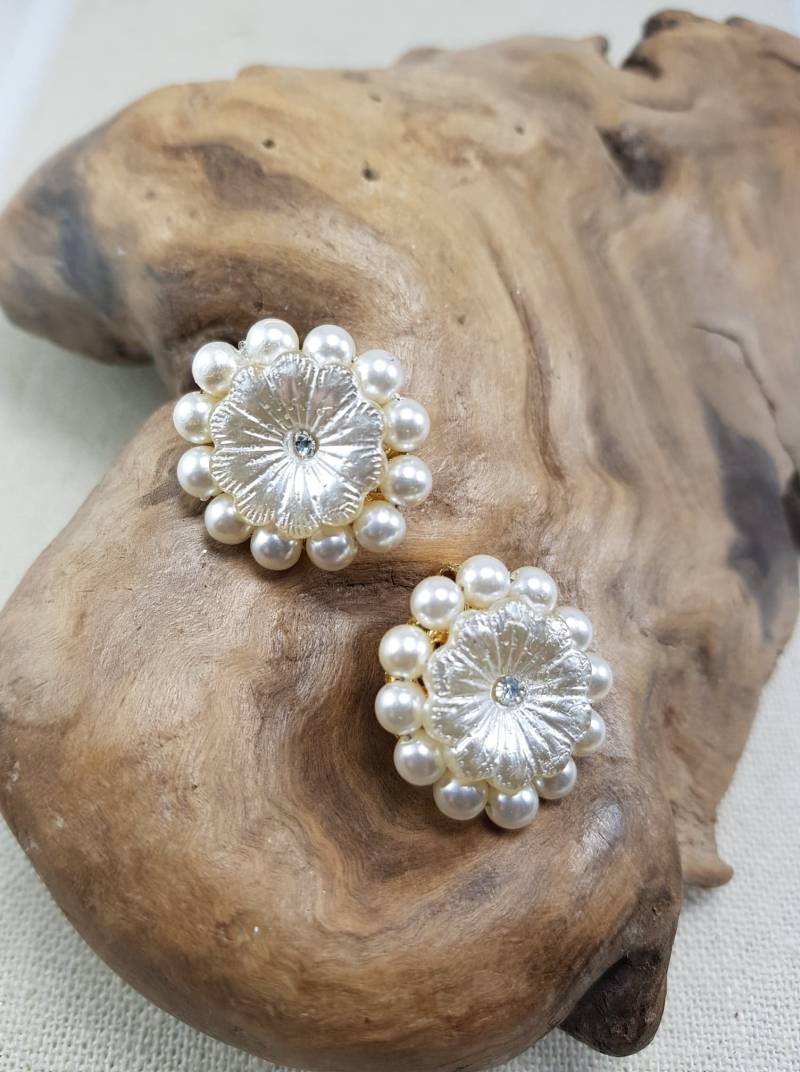 Vintage Opalisierende Rhein Stein Und Perle Blume Clip Ons - Hochzeit von AlkaraDesigns