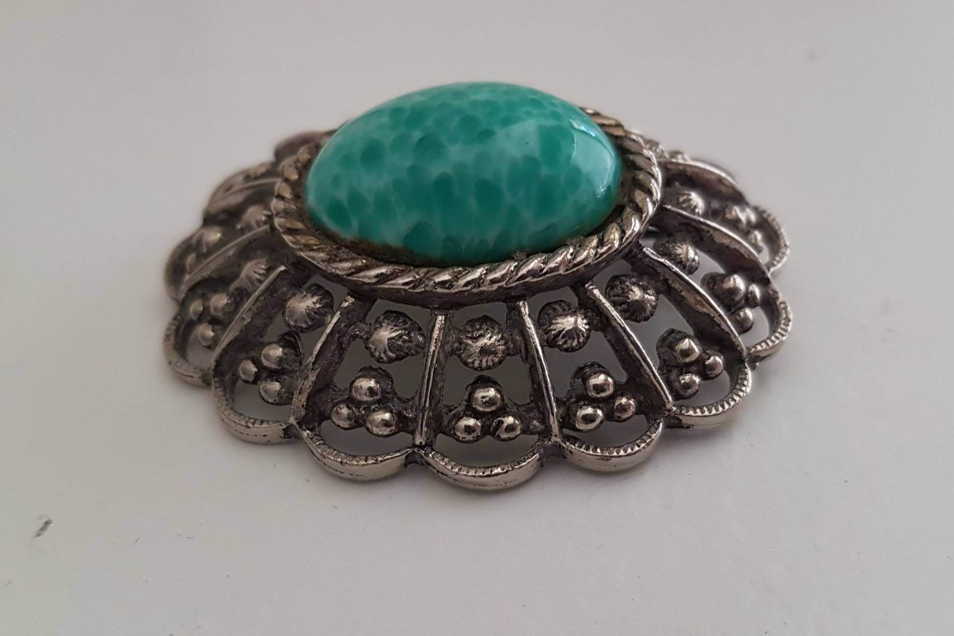 Vintage Peking Glas Verzierte Silber Brosche Anstecknadel Vintage Peking Glas Verzierte Silber Brosche Anstecknadel von AlkaraDesigns