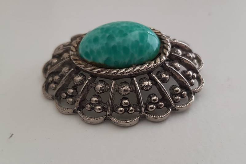 Vintage Peking Glas Verzierte Silber Brosche Anstecknadel Vintage Peking Glas Verzierte Silber Brosche Anstecknadel von AlkaraDesigns