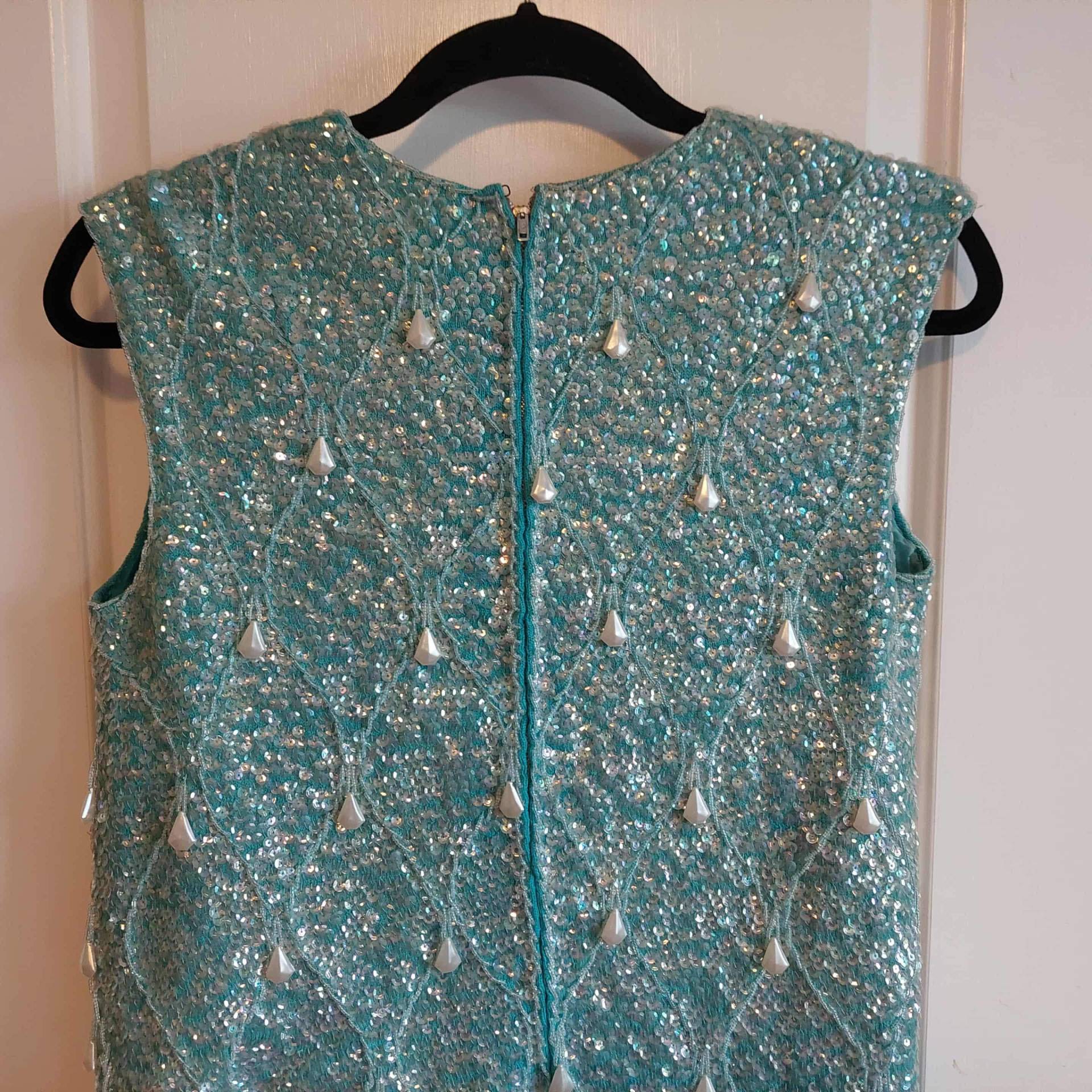 Woodwards Vintage 1950 Blaues Ärmelloses Top Mit Pailletten Und Perlen, Größe M von AlkaraDesigns