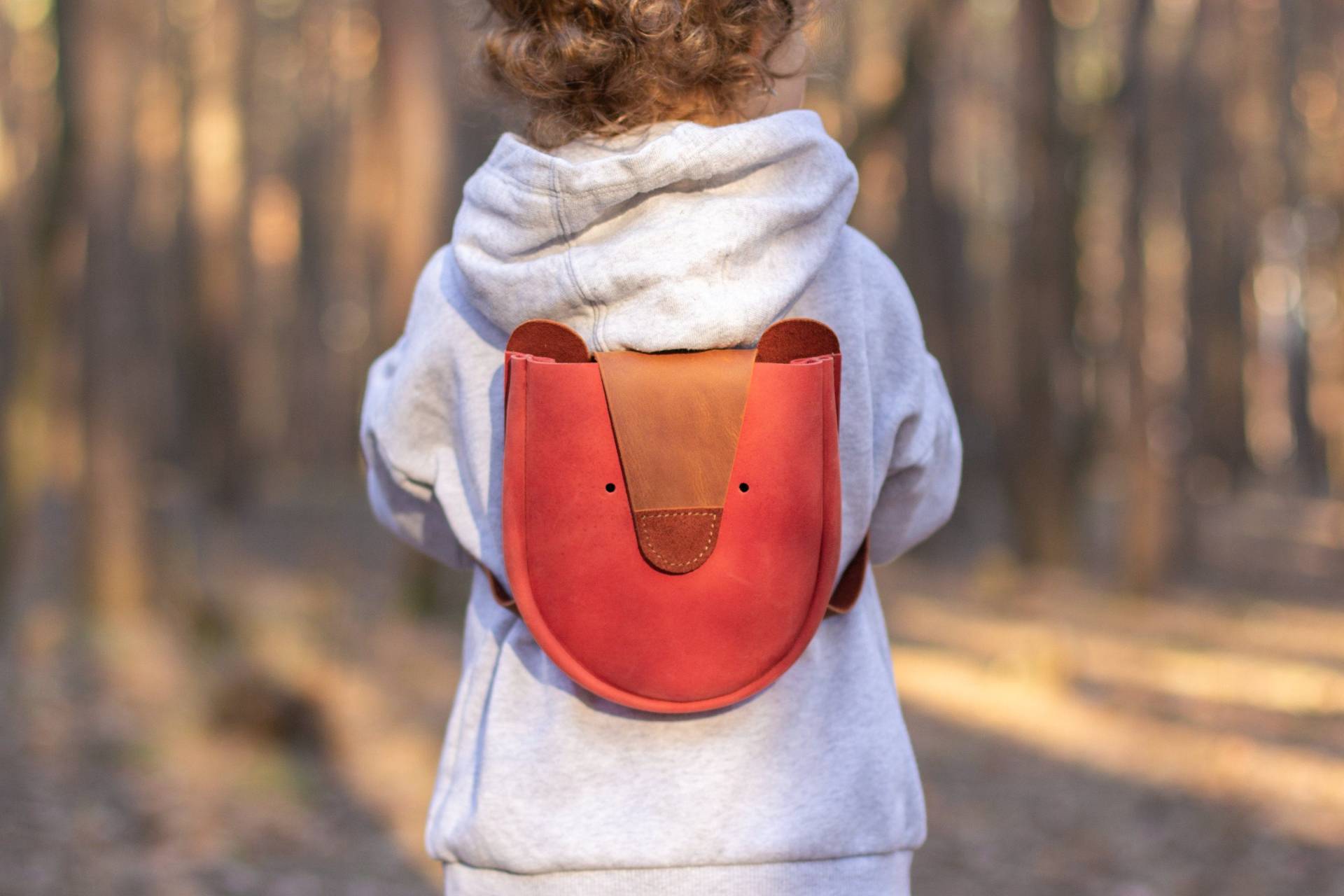 Kinderrucksack Mädchen Rot Handtasche Für Outdoor-Abenteuer von AlkevichLeather