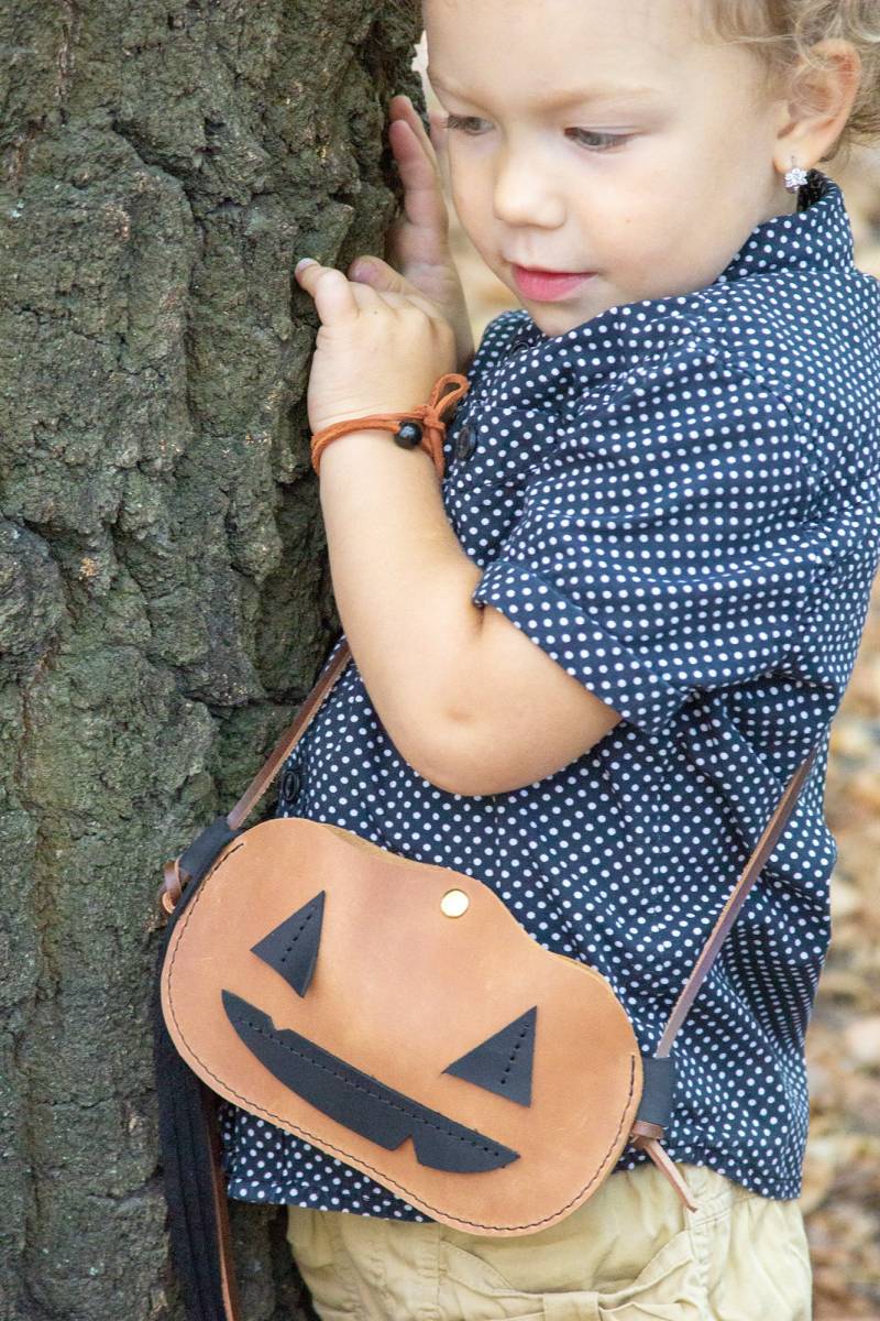 Süßer Kürbis-Lederbeutel Süßes Halloween-Kostüm Für Kleinkinder von AlkevichLeather