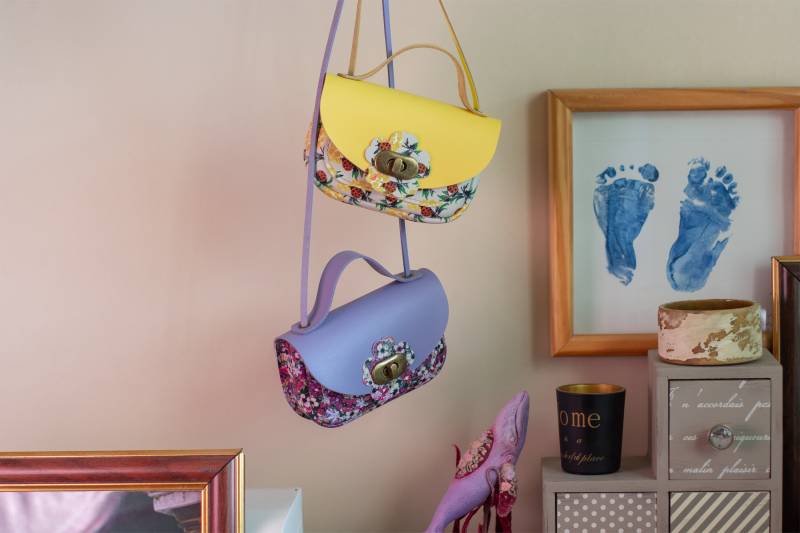 Mädchen Kleinkind Ledertasche - Gelb Lavendel Rosa Umhängetasche Mit Blumendruck von AlkevichLeather