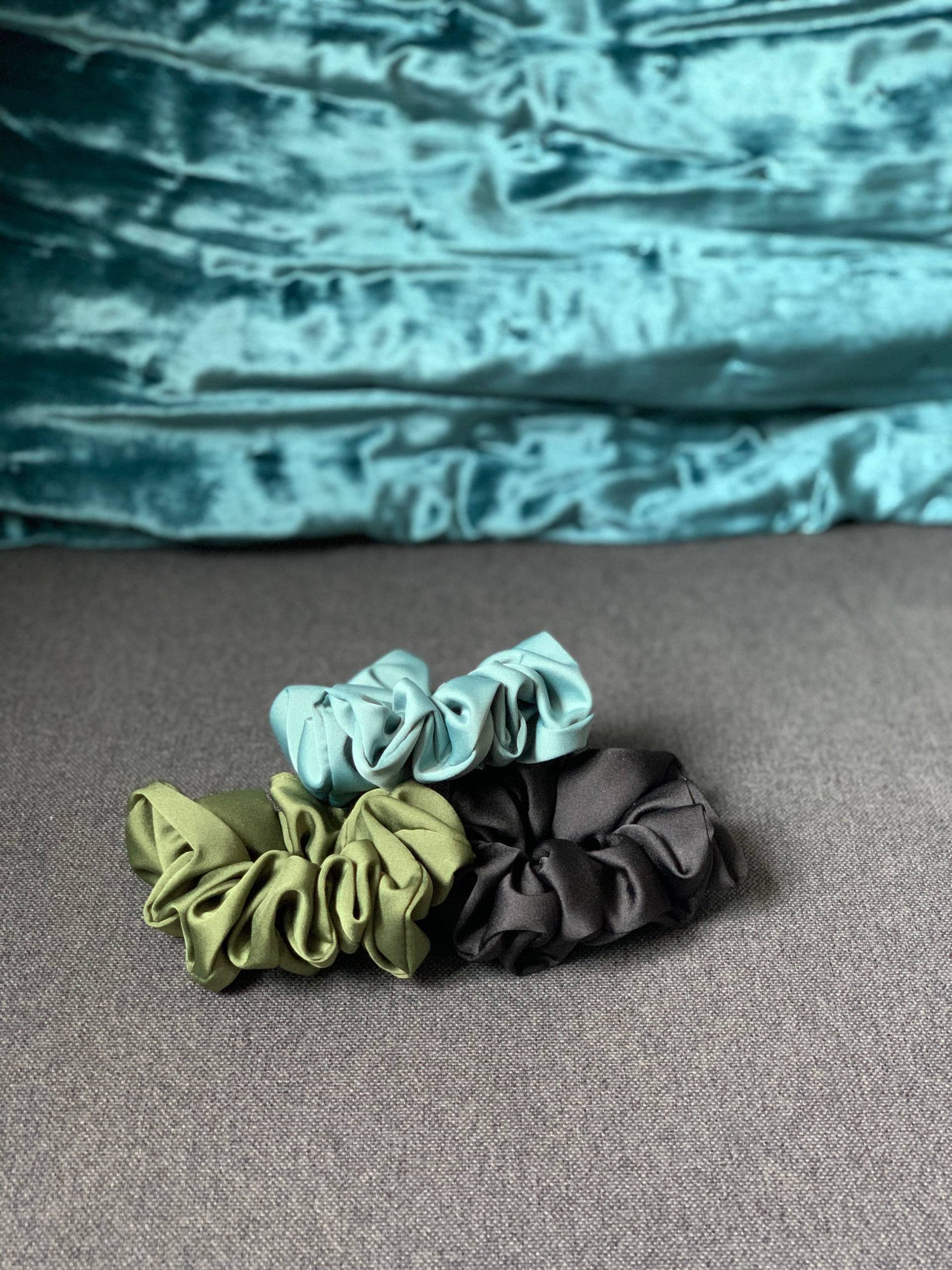 Weiches Satin Haargummi von Alkminisminisews