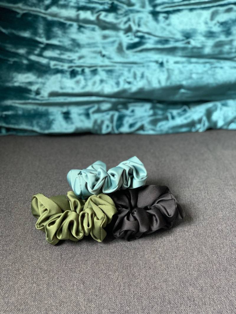 Weiches Satin Haargummi von Alkminisminisews