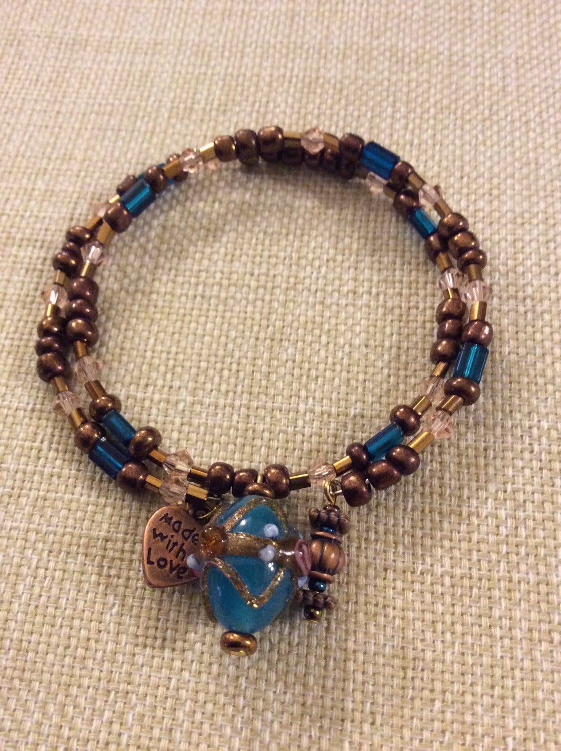 Bronze-Ton Perlen Armband Mit Rosa Kristall Und Petrol Glas Akzente Lampwork Handgemachte Charms Bronze-Ton Perlen Armband Mit Rosa Kristall Und Petrol Glas Akzente Lampwork Handgemachte Charms von All4Charlotte