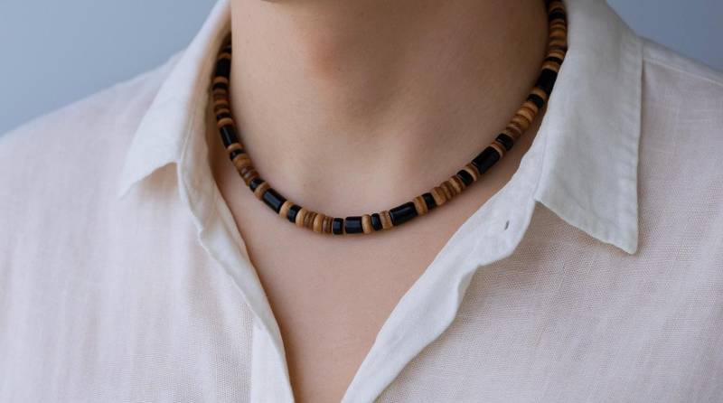 Herren Halskette Aus Kokosnuss Und Steinperlen. Im Surfer Style von AllAboutEveCreations