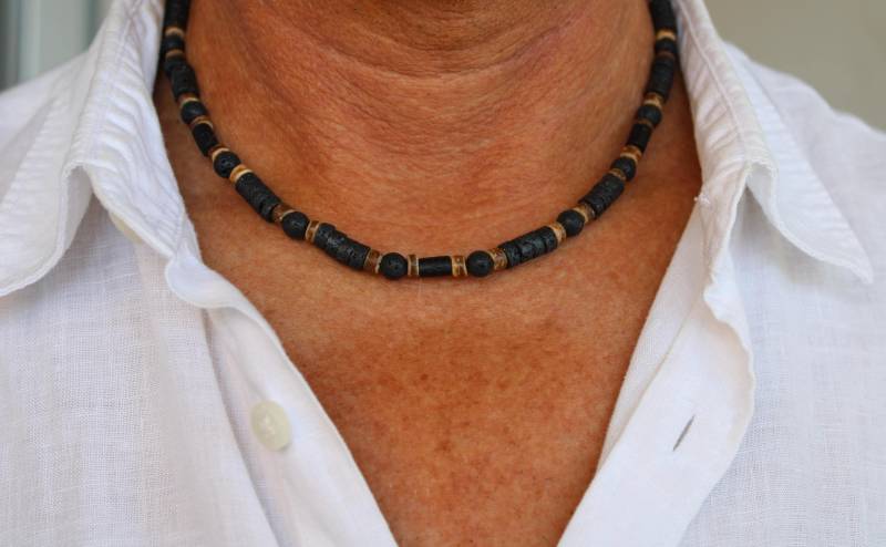 Herren Lavastein Halskette. Lavagestein Heishi Schwarze Perlenkette. Lava Und Kokosnuss Halskette Im Surfer Style von AllAboutEveCreations