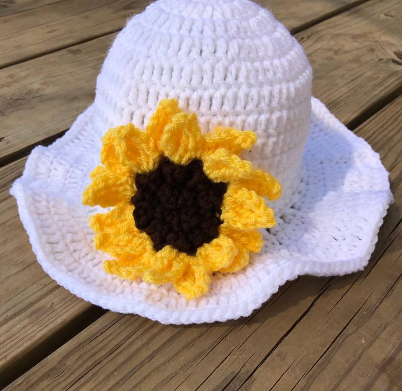 Gehäkelter Sonnenblumen-Sonnenhut Atmungsaktiver Blumen-strandhut von AllAgeCrochets