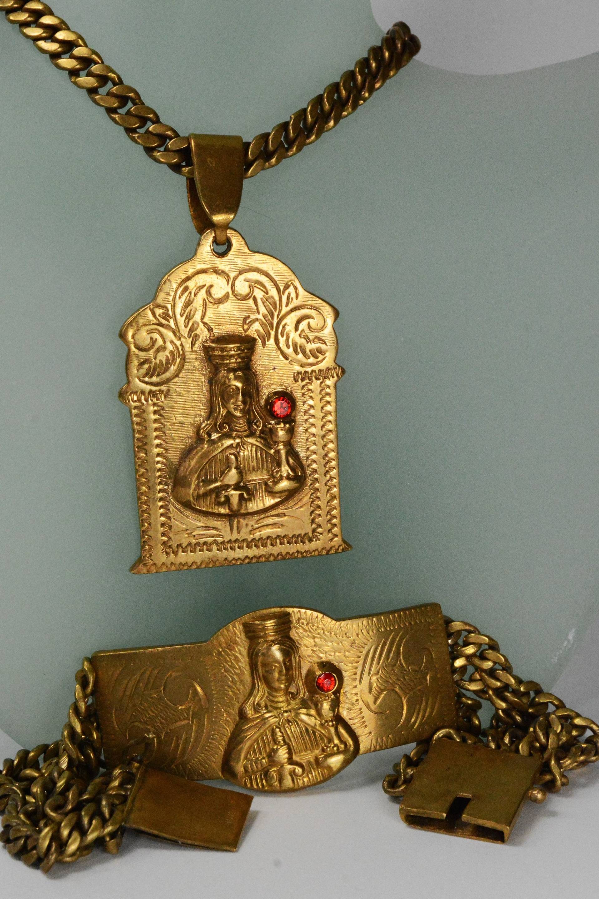 Antikes 18K St. Barbara Schmuckset Medaillon, Kette & Armband Antikes 18K St. Barbara Schmuckset Medaillon, Kette & Armband von AllAroundFair