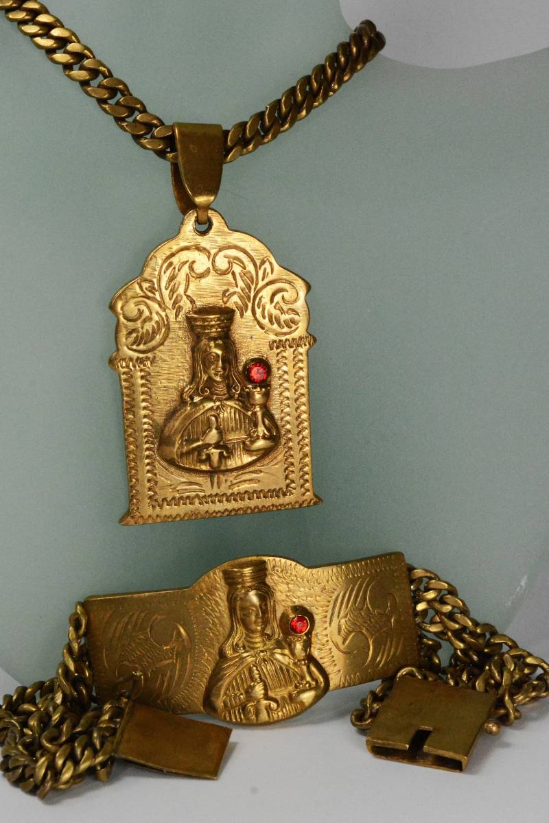 Antikes 18K St. Barbara Schmuckset Medaillon, Kette & Armband Antikes 18K St. Barbara Schmuckset Medaillon, Kette & Armband von AllAroundFair