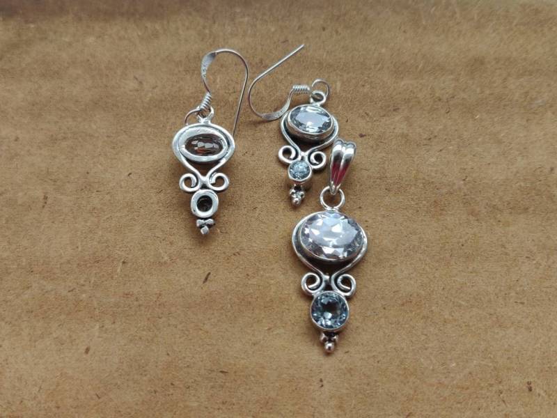 sterling Silber Crystal & Sky Blue Topas 925 Anhänger Ohrringe Set von AllBeadsWorldShop