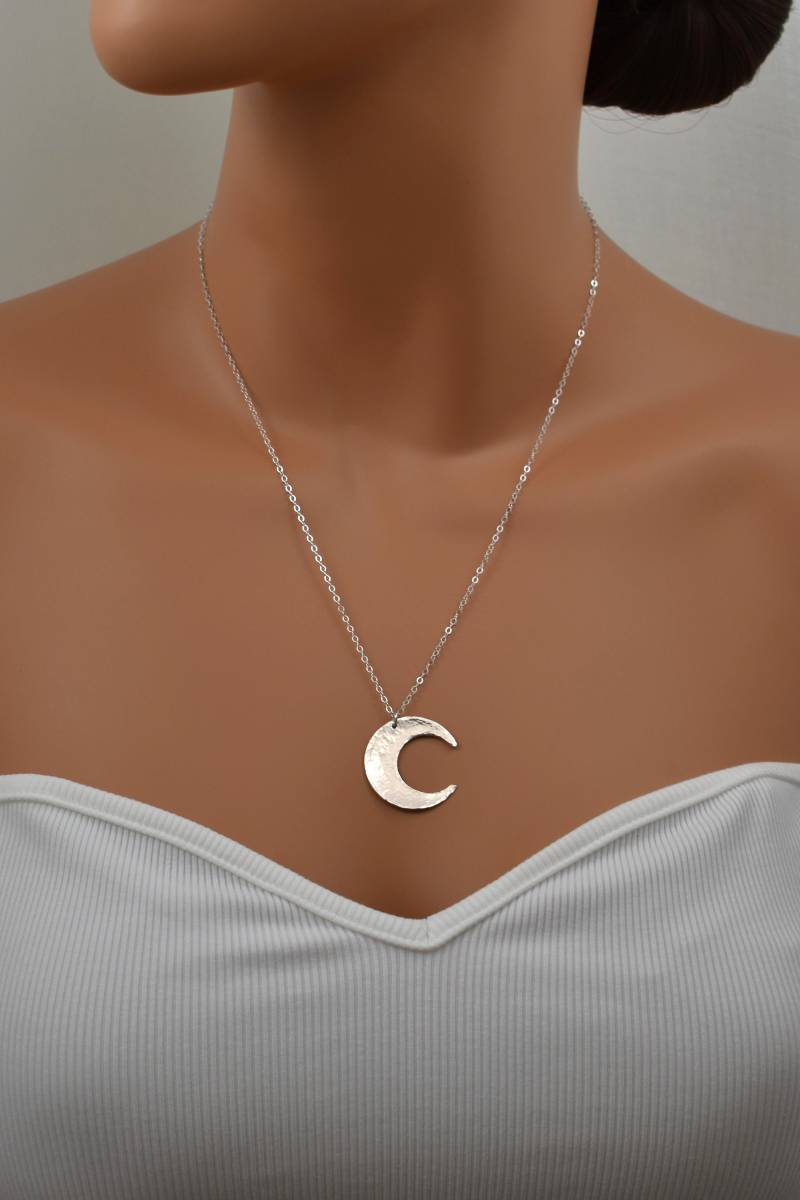 Gehämmert Sterling Silber Halbmond Halskette Boho Anhänger von AllDanae