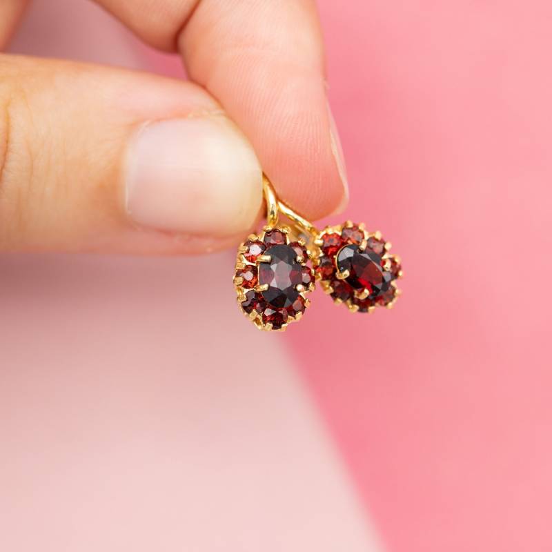 750Er Minimale Granat Ohrringe - Vintage Solid Gold Schwellen Nachlass Bunte Siebenschläfer Minimal Statement Roter Edelstein Cluster von AllMagicTreasures