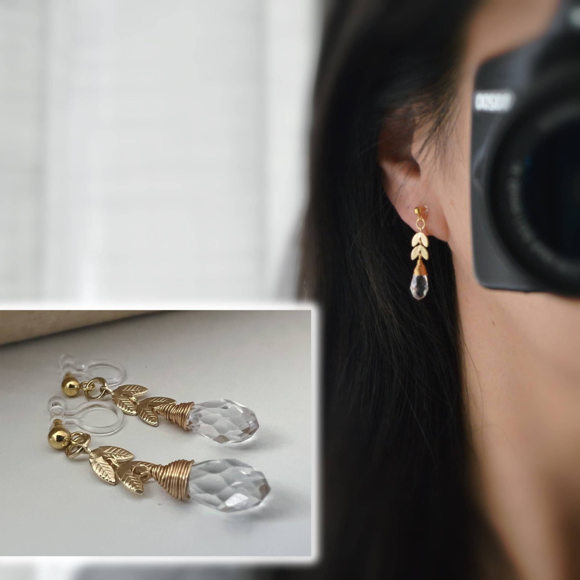 Ohrclips Mit Blattgoldkette Und Transparenter, Facettierter Perle in Form Eines Wassertropfens. Bequeme, Unsichtbare Clips Ohrclips Mit Blattgoldkette Und Transparenter, Facettierter Perle in Form Eines Wassertropfens. Bequeme, Unsichtbare Clips von AllMyLadies