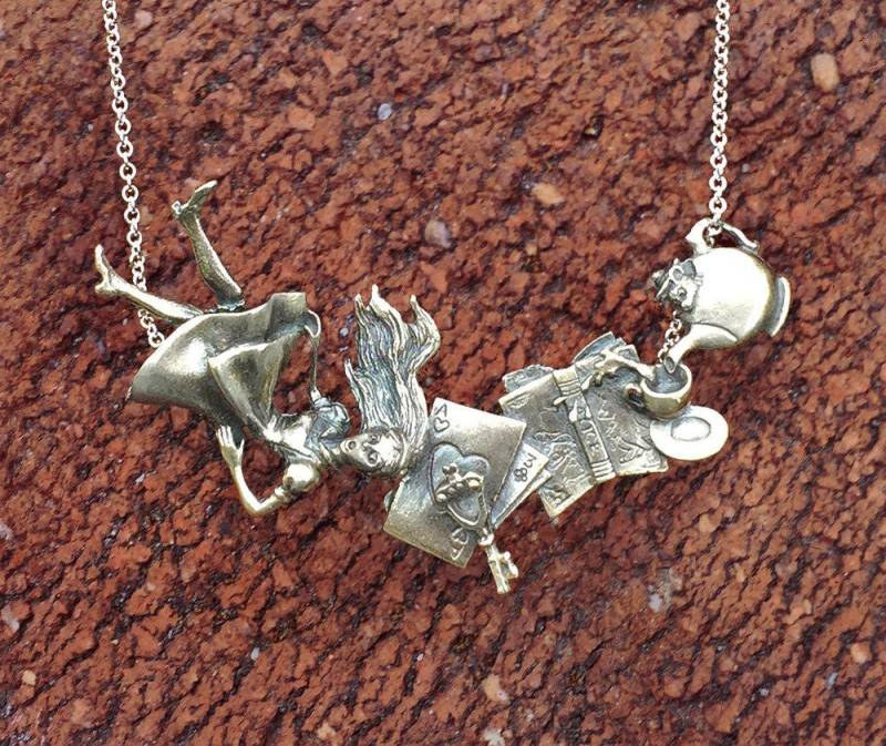 Alice Im Wunderland Halskette | .925 Sterling Silber von AllNaturalArts