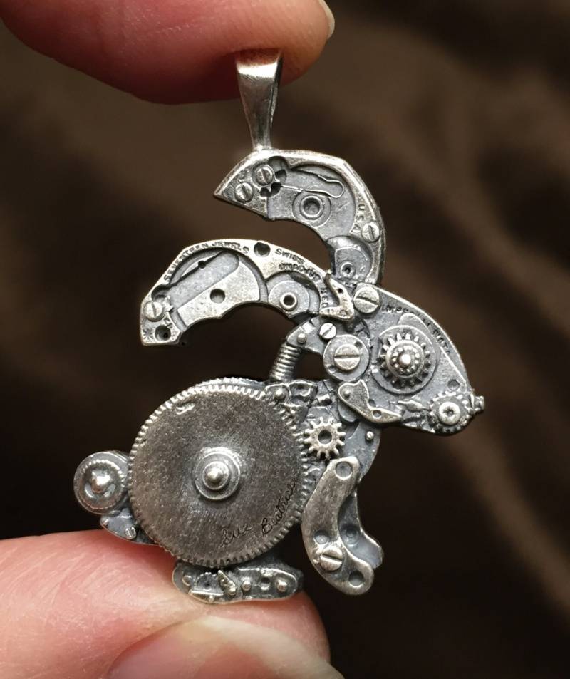 Silberner Steampunk Häschen-Anhänger von AllNaturalArts