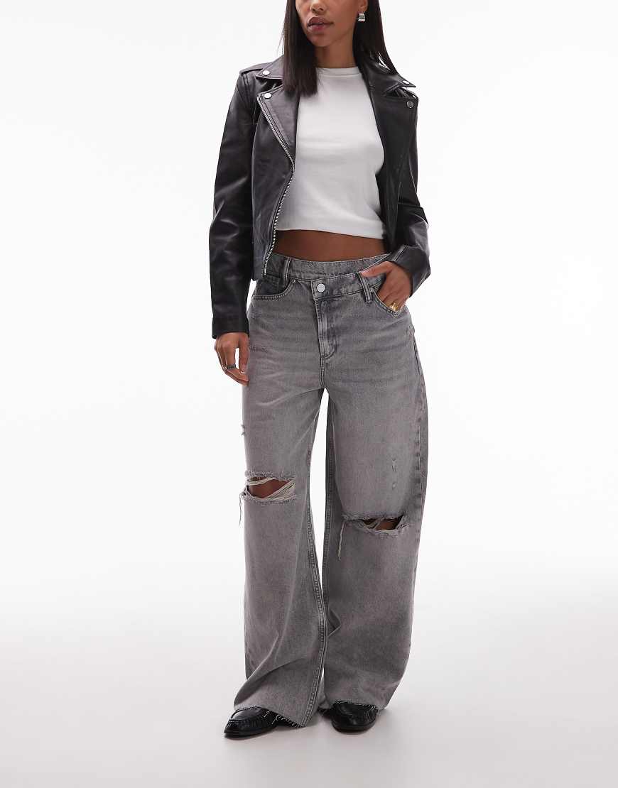 AllSaints - Aki - Denim-Jeans in verwaschenem Mittelgrau mit weitem Bein und überkreuztem Bund von AllSaints