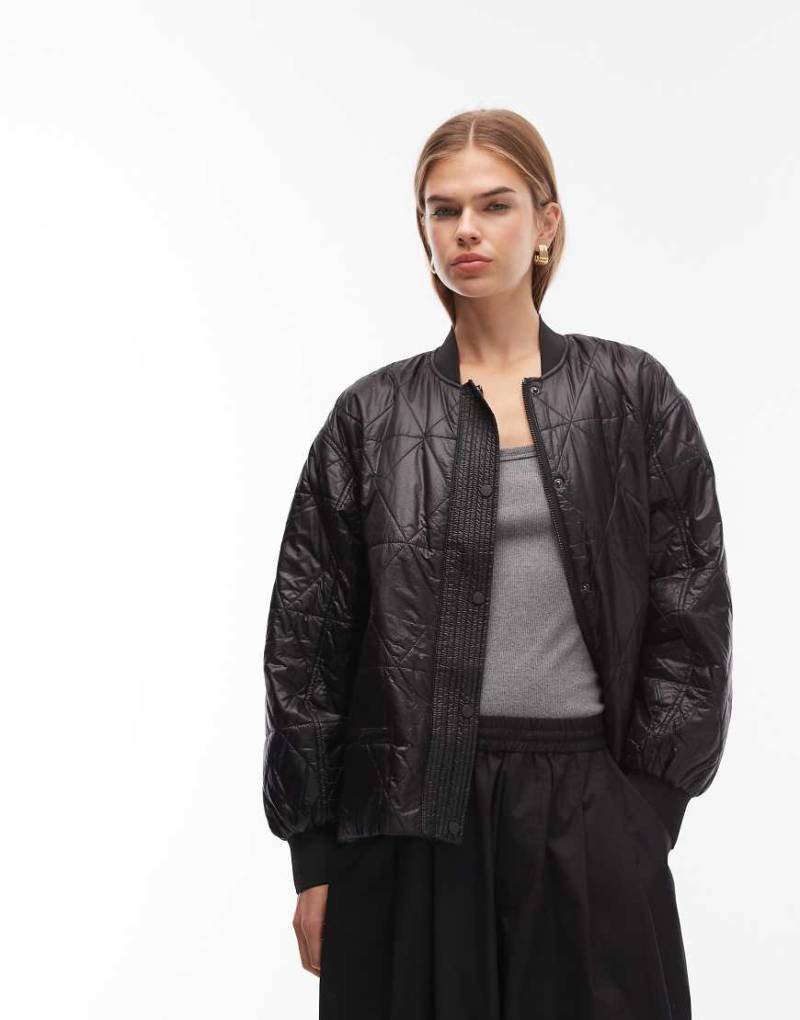 AllSaints - Alii - Gesteppte Bomberjacke in Schwarz AllSaints - Alii - Gesteppte Bomberjacke in Schwarz von AllSaints