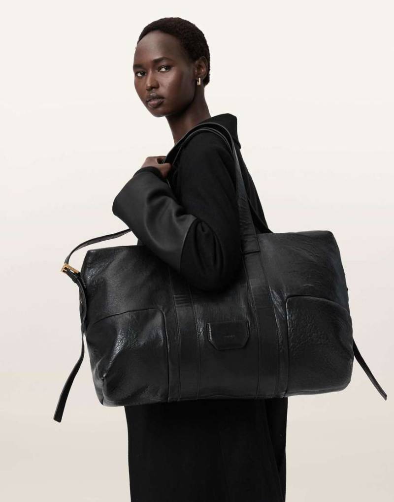 AllSaints - Ares - Genarbte Reisetasche in Schwarz von AllSaints