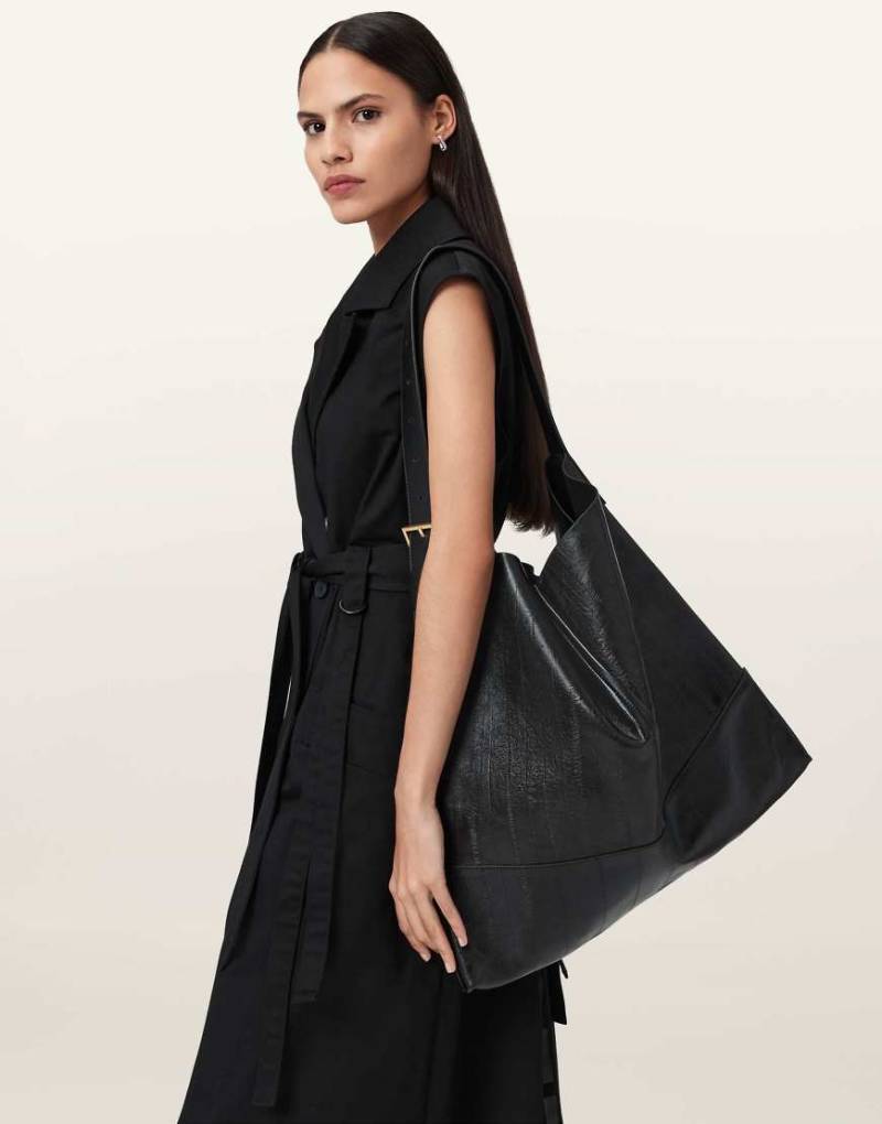 AllSaints - Asha - Eel-Schultertasche in Schwarz von AllSaints