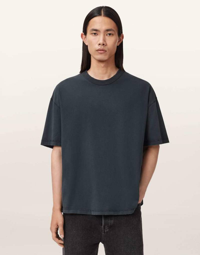 AllSaints - Cole - T-Shirt in verwaschenem Schwarz mit Rundhalsausschnitt von AllSaints