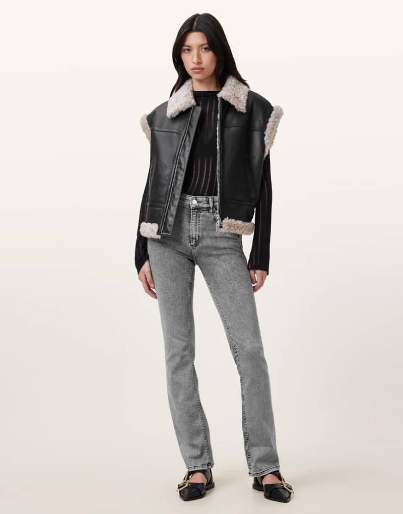 AllSaints - Haldan - Schmale Bootcut-Jeans in verwaschenem Grau von AllSaints