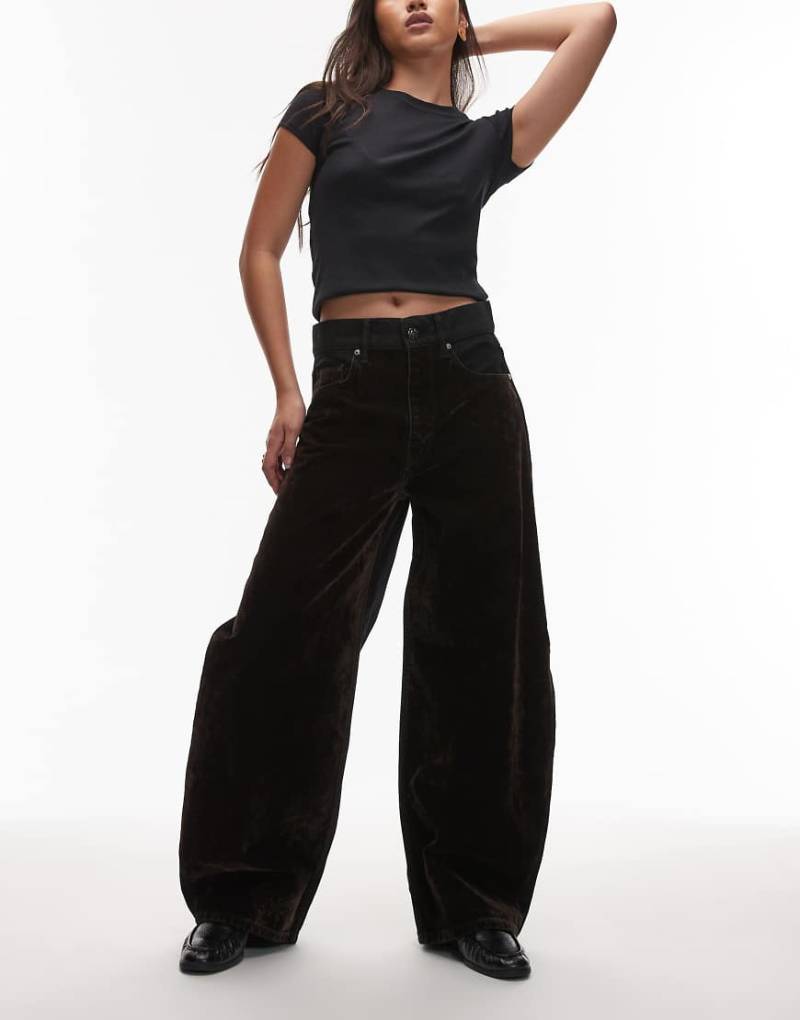 AllSaints - Helena - Jeans in Braun mit beflockten Details und weitem Bein-Brown von AllSaints