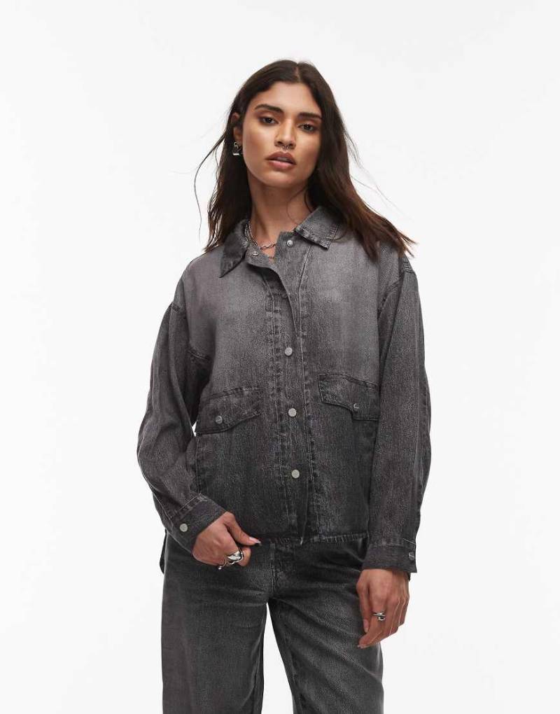 AllSaints - Hettie - Jeans-Hemdjacke in Grau mit Knopfleiste-Schwarz von AllSaints