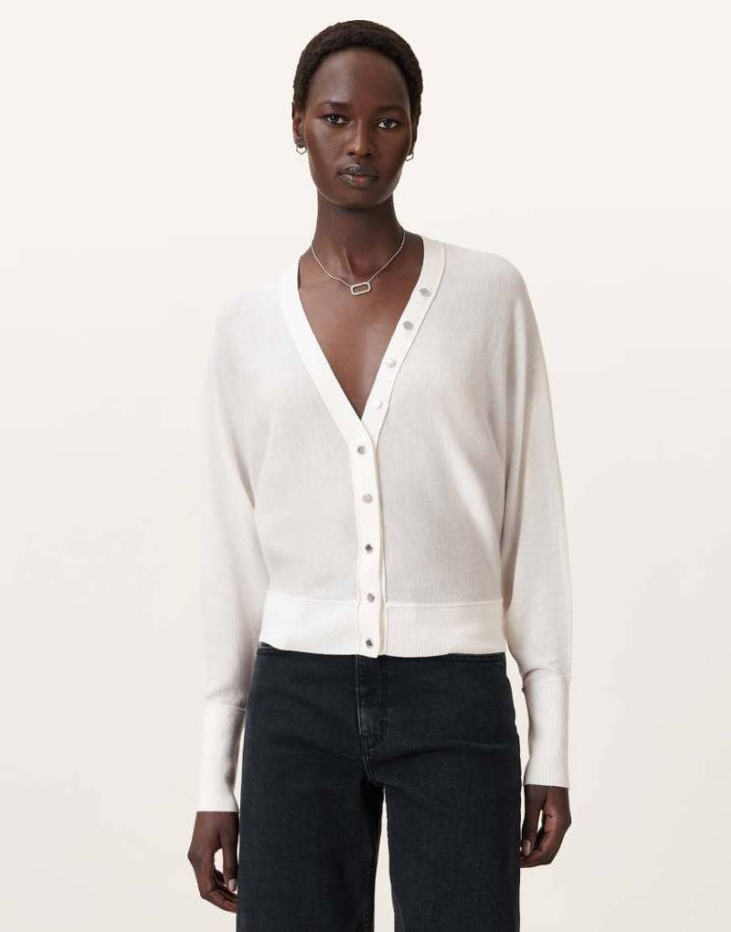 AllSaints - Honor - Strickjacke in Kreideweiß mit V-Ausschnitt von AllSaints