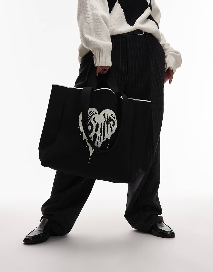 AllSaints - Izzy - Flauschige Tote in Schwarz mit Herzmotiv von AllSaints