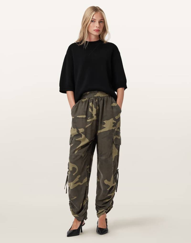 AllSaints - Kaye - Hose mit Military-Muster-Grün von AllSaints