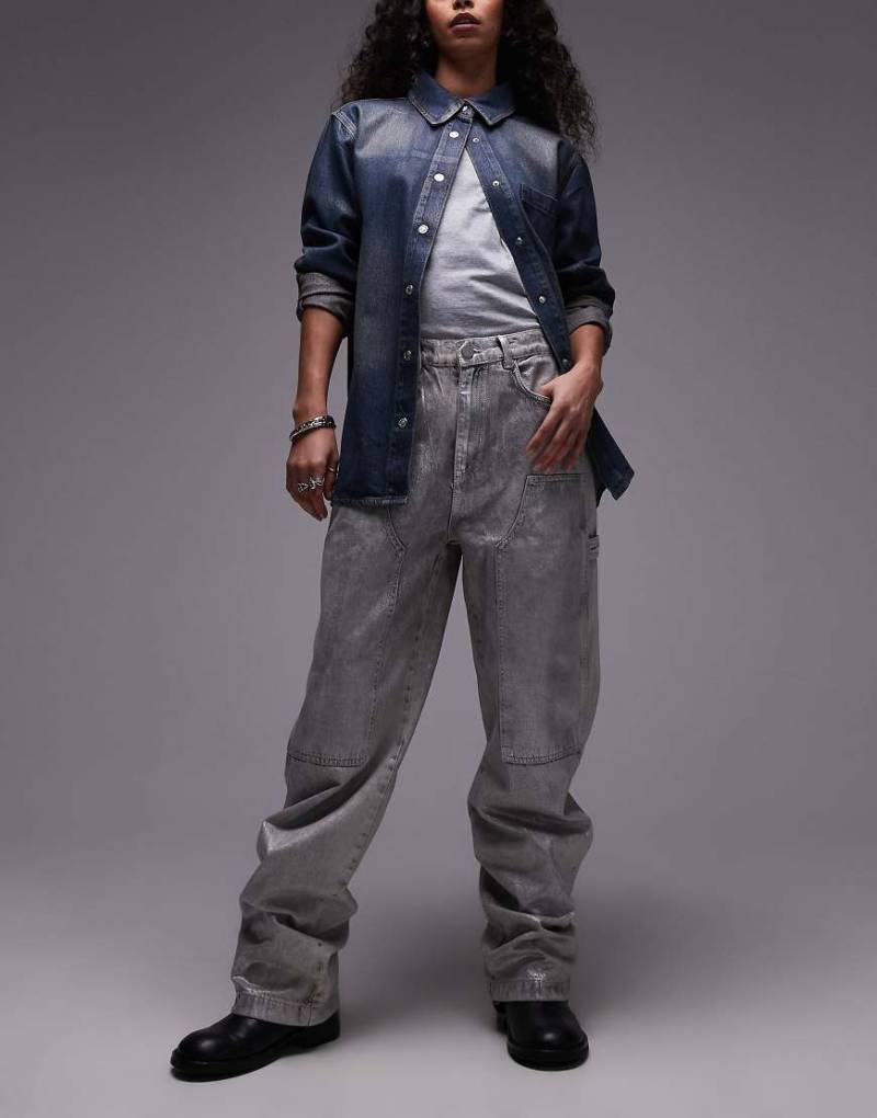 AllSaints - Mia - Weite Jeans im Carpenter-Stil in beschichtetem Silber von AllSaints