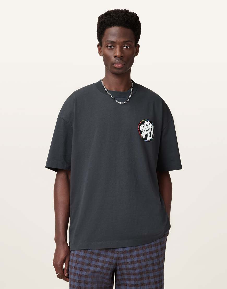 AllSaints - Pride - T-Shirt in verwaschenem Schwarz mit Distortion-Grafikprint von AllSaints