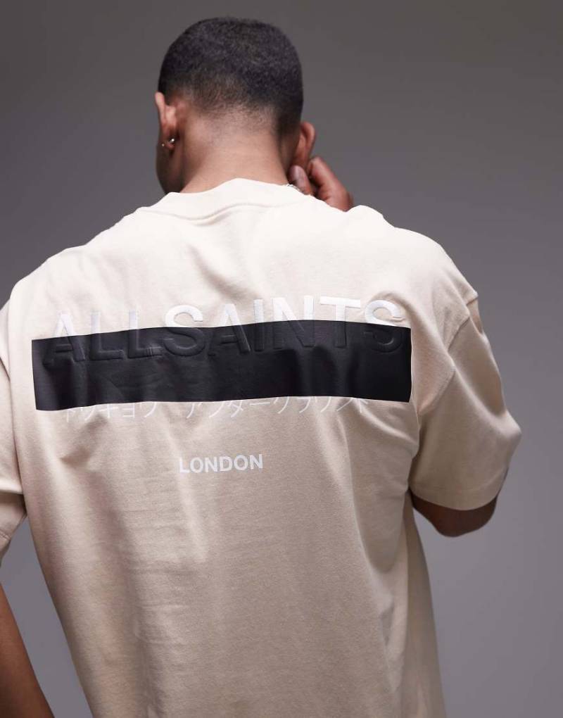 AllSaints - Redact - Oversize-T-Shirt in staubigem Hellbraun mit Logostickerei von AllSaints